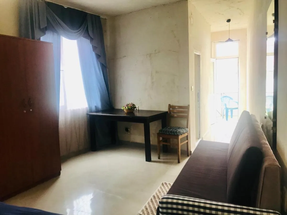 Gasthuis Rozmarin Нouse Makhinjauri Hotel Batoemi Georgië